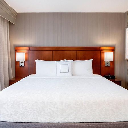 Courtyard By Marriott Edmonton West Hotell Exteriör bild