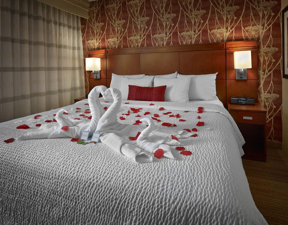 Courtyard By Marriott Edmonton West Hotell Exteriör bild