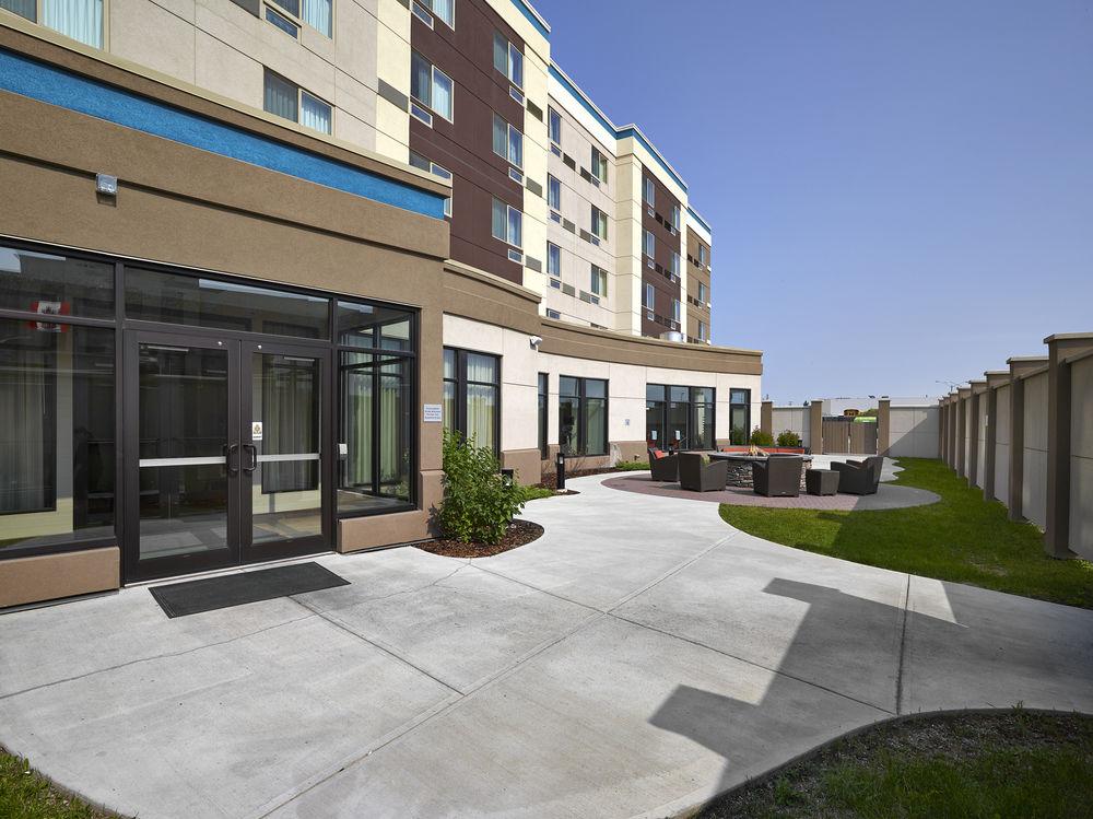 Courtyard By Marriott Edmonton West Hotell Exteriör bild