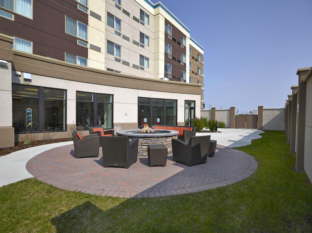 Courtyard By Marriott Edmonton West Hotell Exteriör bild
