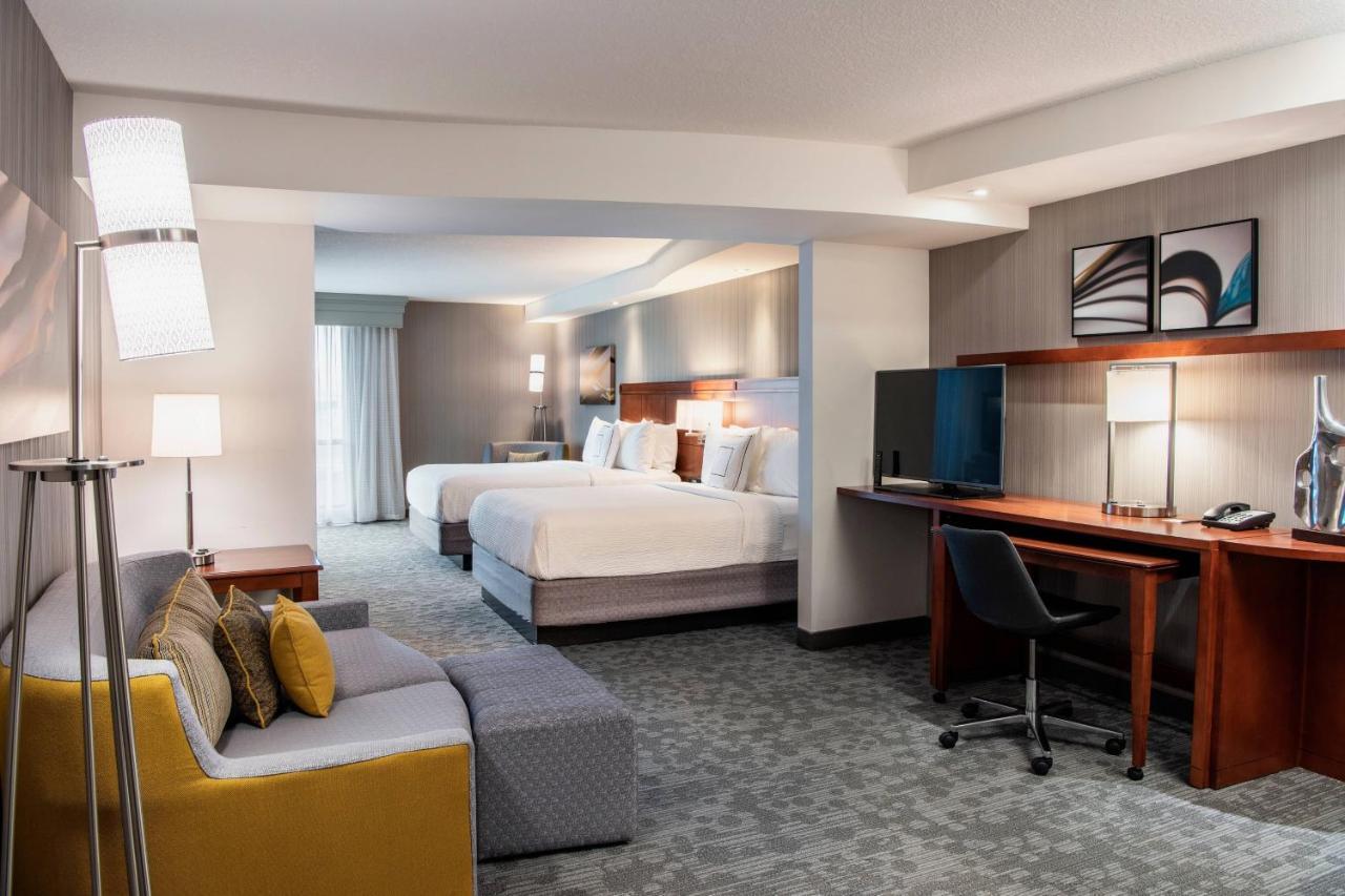 Courtyard By Marriott Edmonton West Hotell Exteriör bild