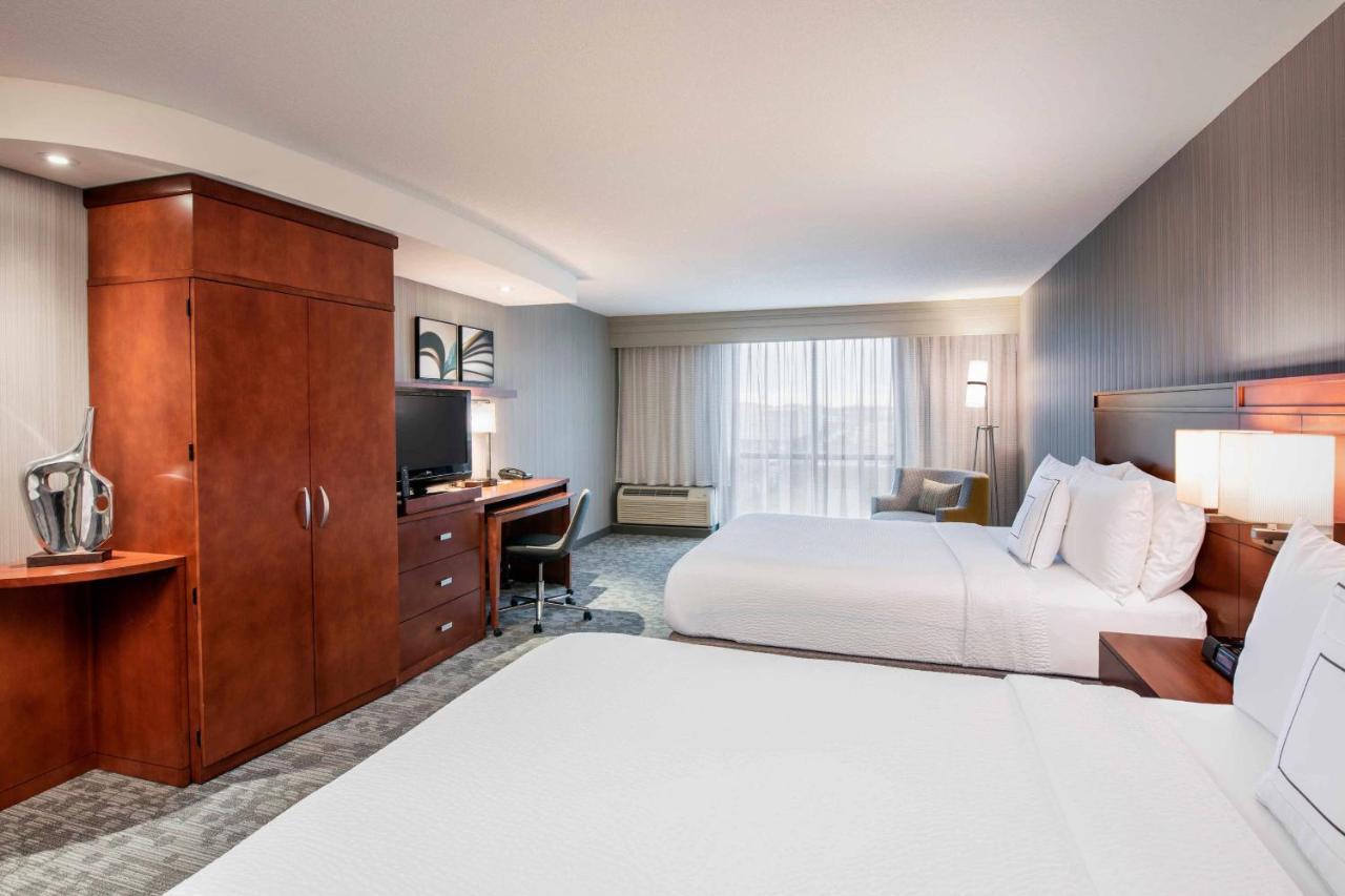 Courtyard By Marriott Edmonton West Hotell Exteriör bild