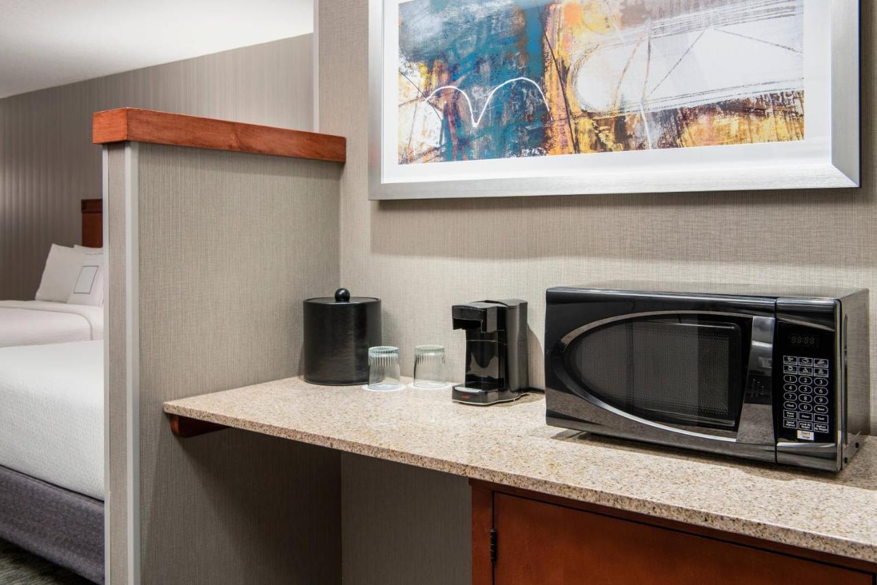 Courtyard By Marriott Edmonton West Hotell Exteriör bild