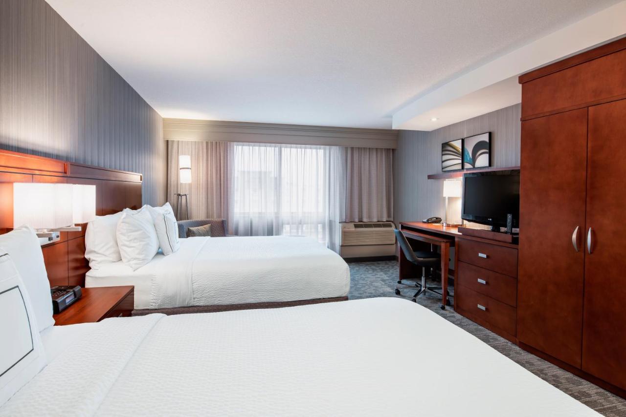 Courtyard By Marriott Edmonton West Hotell Exteriör bild