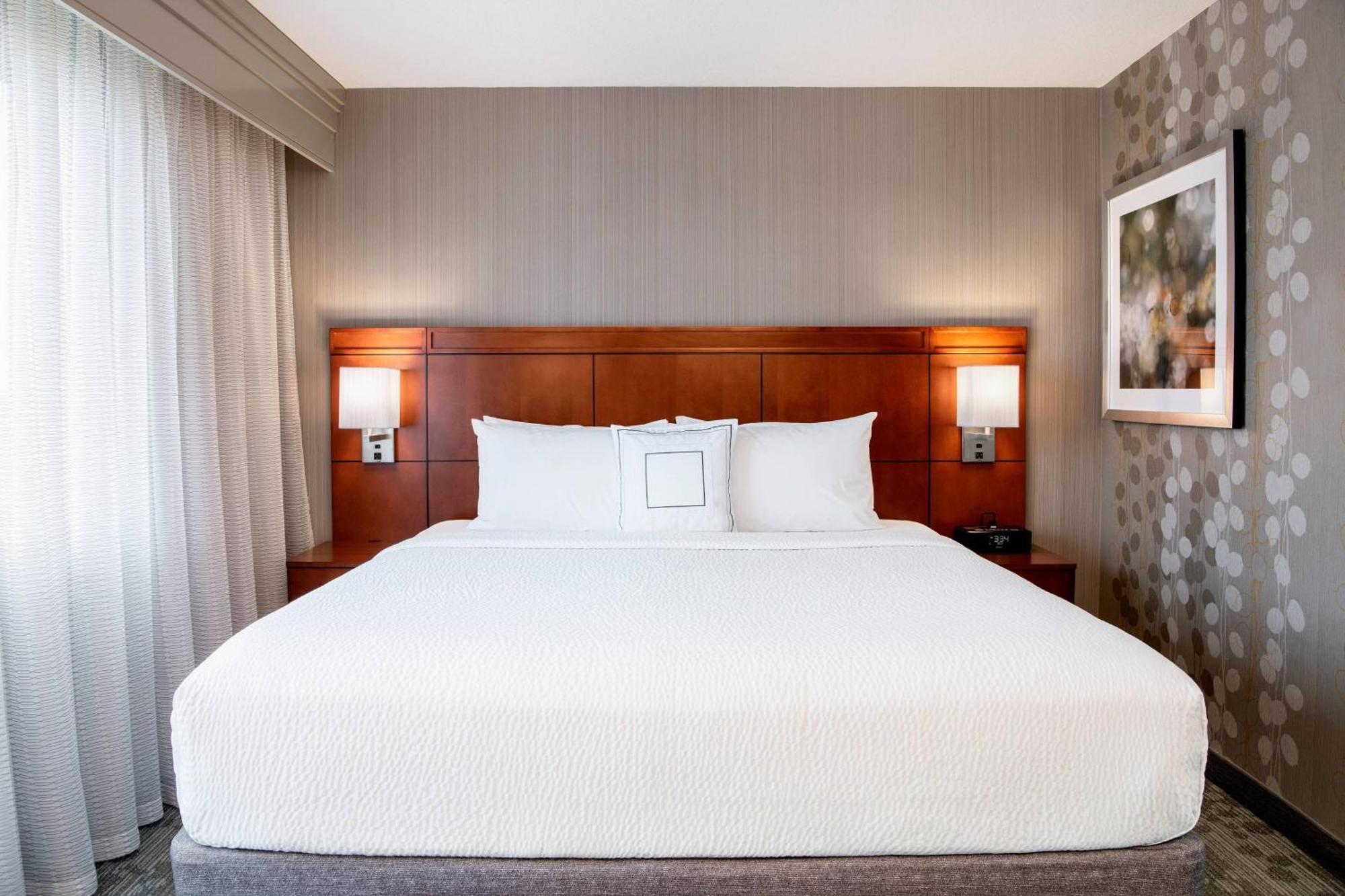 Courtyard By Marriott Edmonton West Hotell Exteriör bild