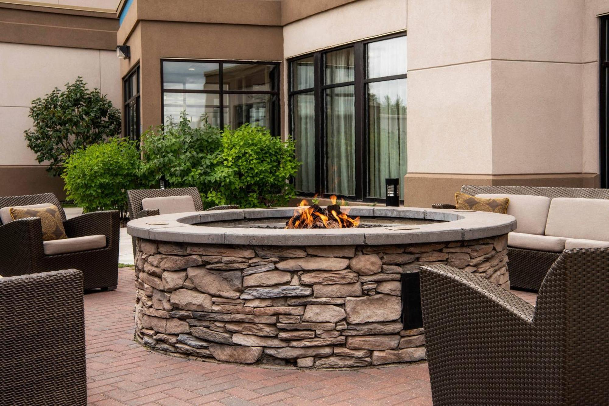 Courtyard By Marriott Edmonton West Hotell Exteriör bild