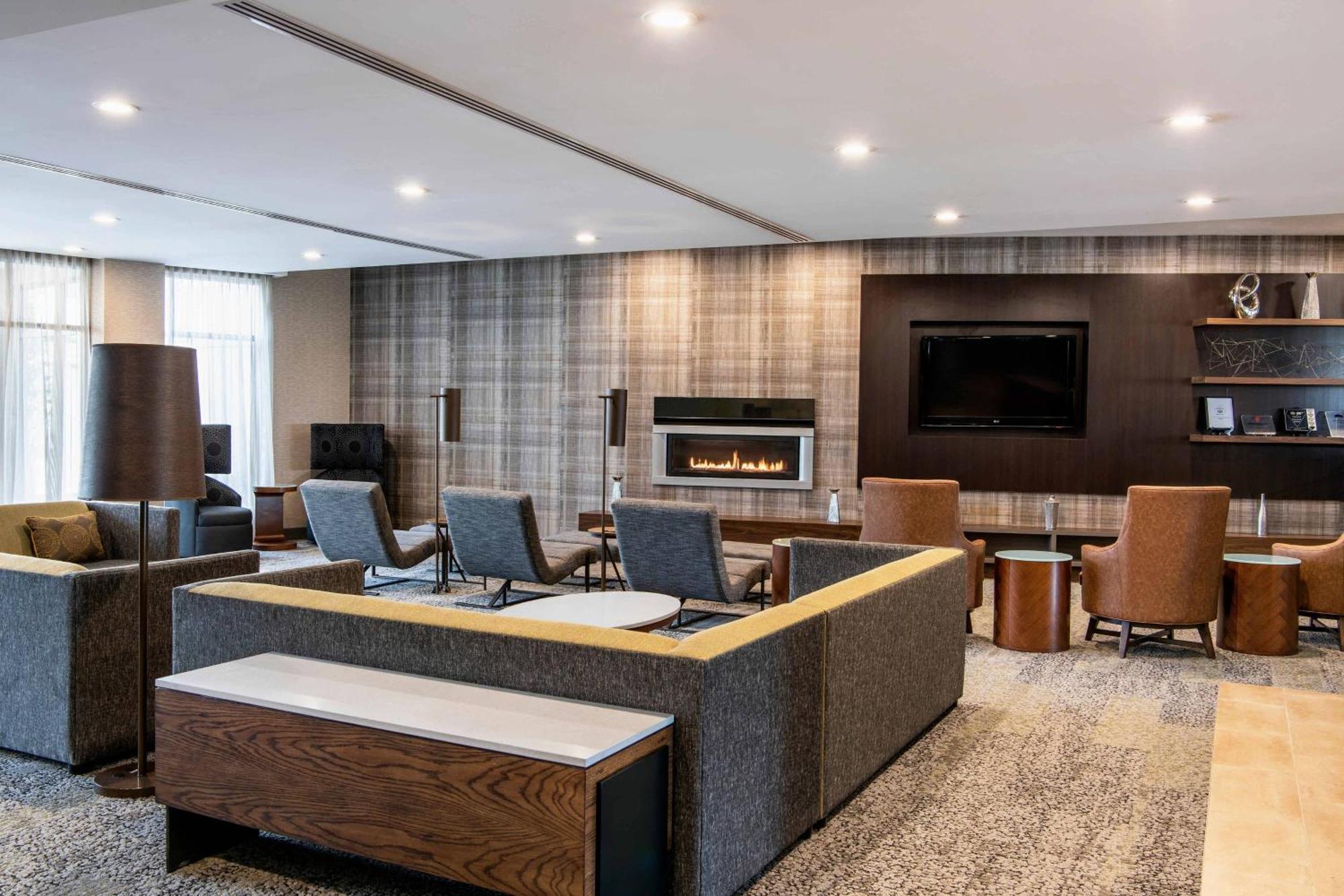 Courtyard By Marriott Edmonton West Hotell Exteriör bild