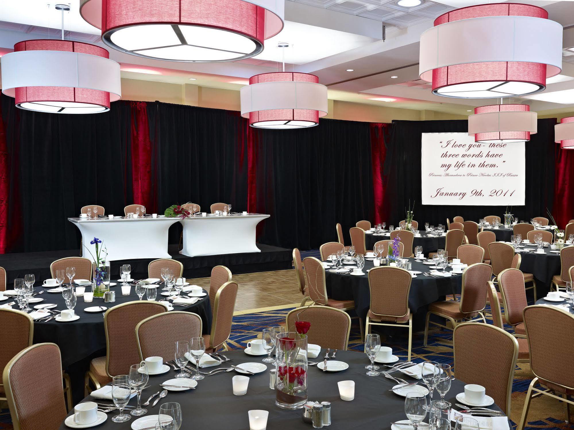 Courtyard By Marriott Edmonton West Hotell Exteriör bild