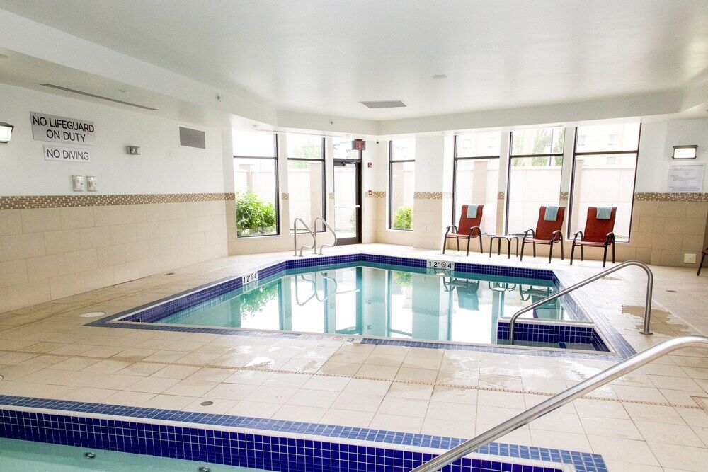 Courtyard By Marriott Edmonton West Hotell Exteriör bild
