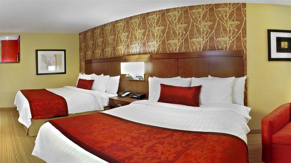 Courtyard By Marriott Edmonton West Hotell Exteriör bild